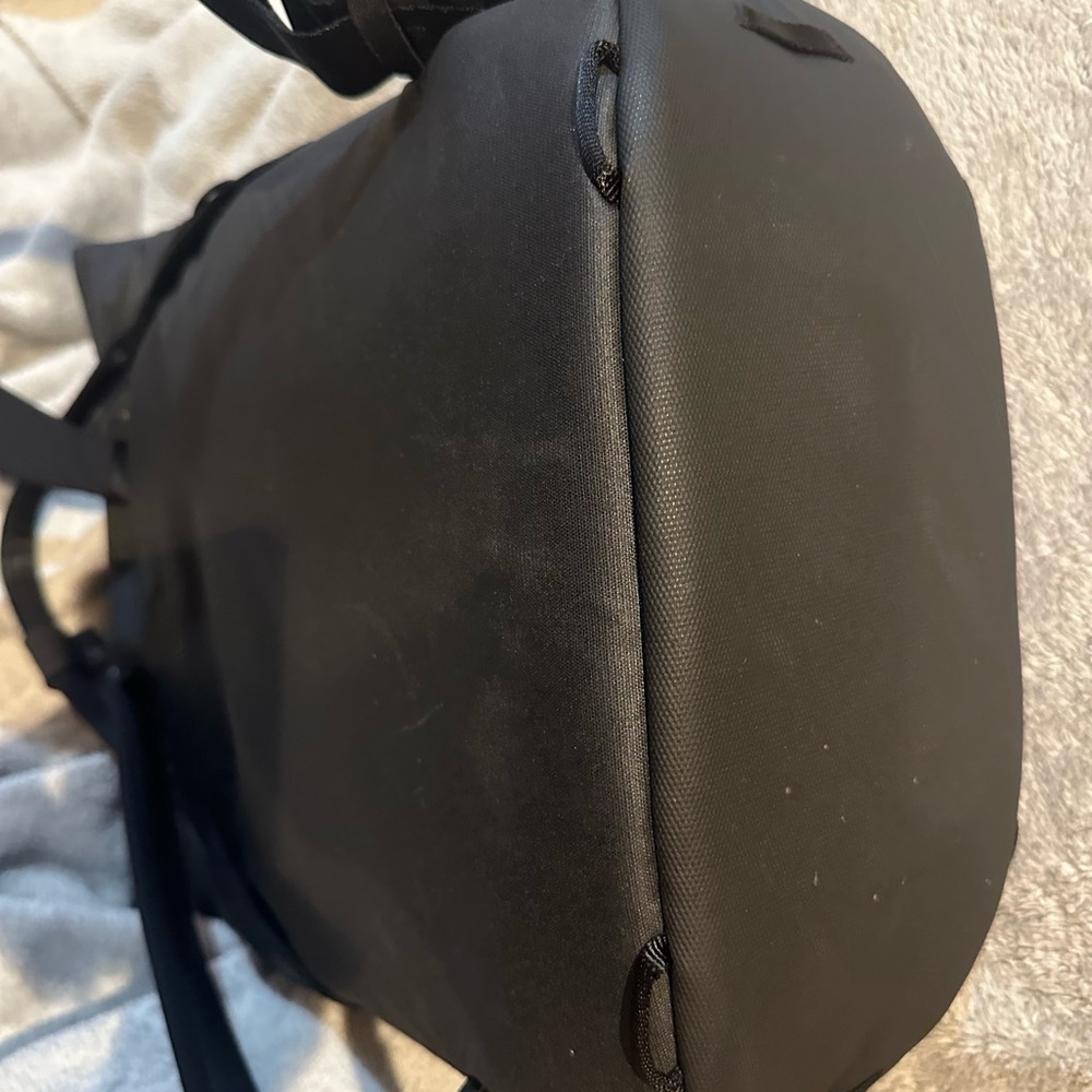 Peak Design Modern Black Men's Backpack - Picture 7 of 7
